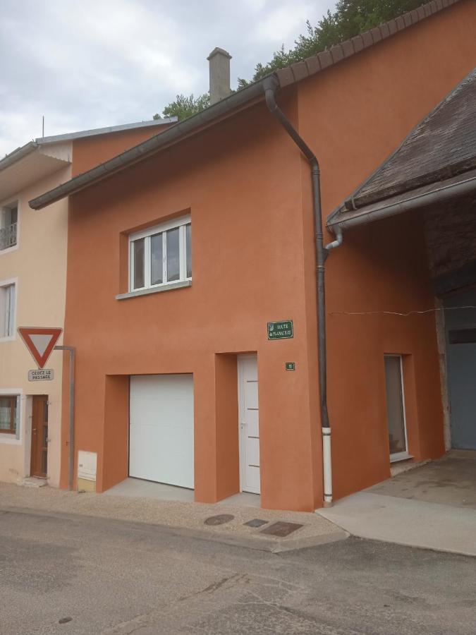 Villa Les Coquelicots Cormaranche-en-Bugey Exterior foto